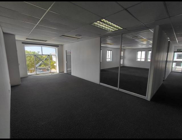 1,101M² OFFICE TO LET IN BRYANSTON